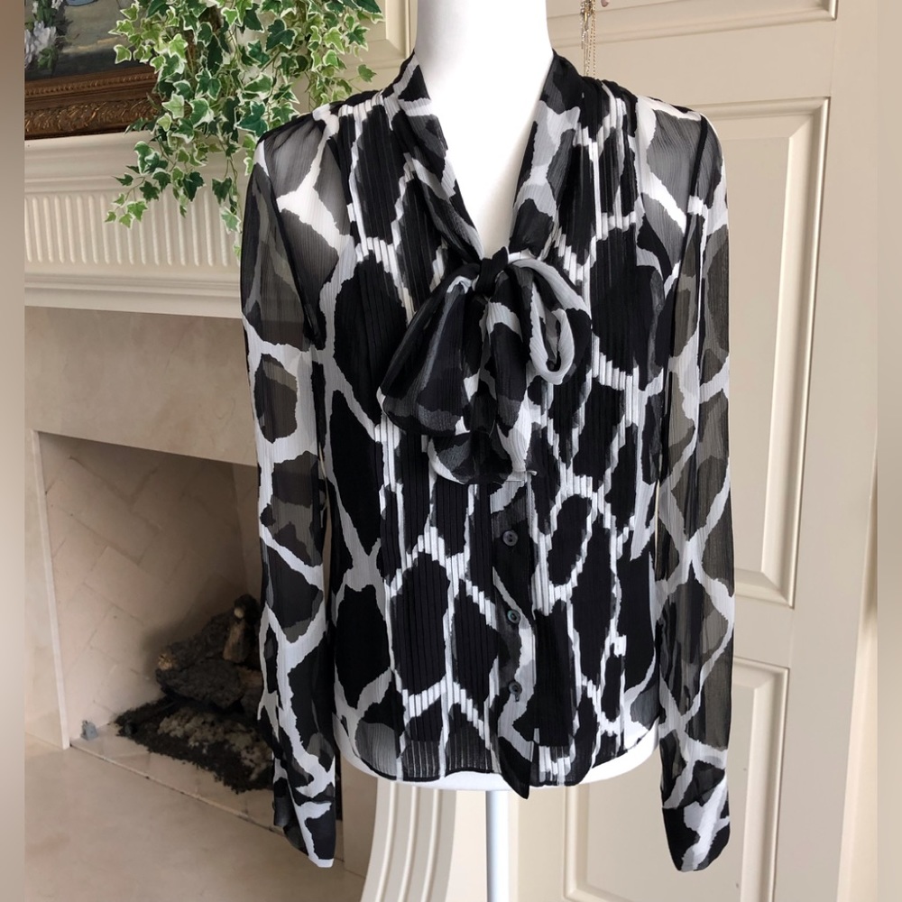 Worth Collection Black and White Giraffe Print Silk Bow Blouse New Size 4